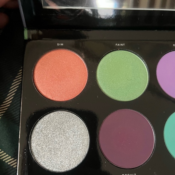 Linda Hallberg Spectral face palette with box gently used. Downsizing collection - Picture 3 of 5